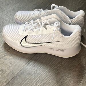 NWOB. Nike Vapor 11 Tennis shoes